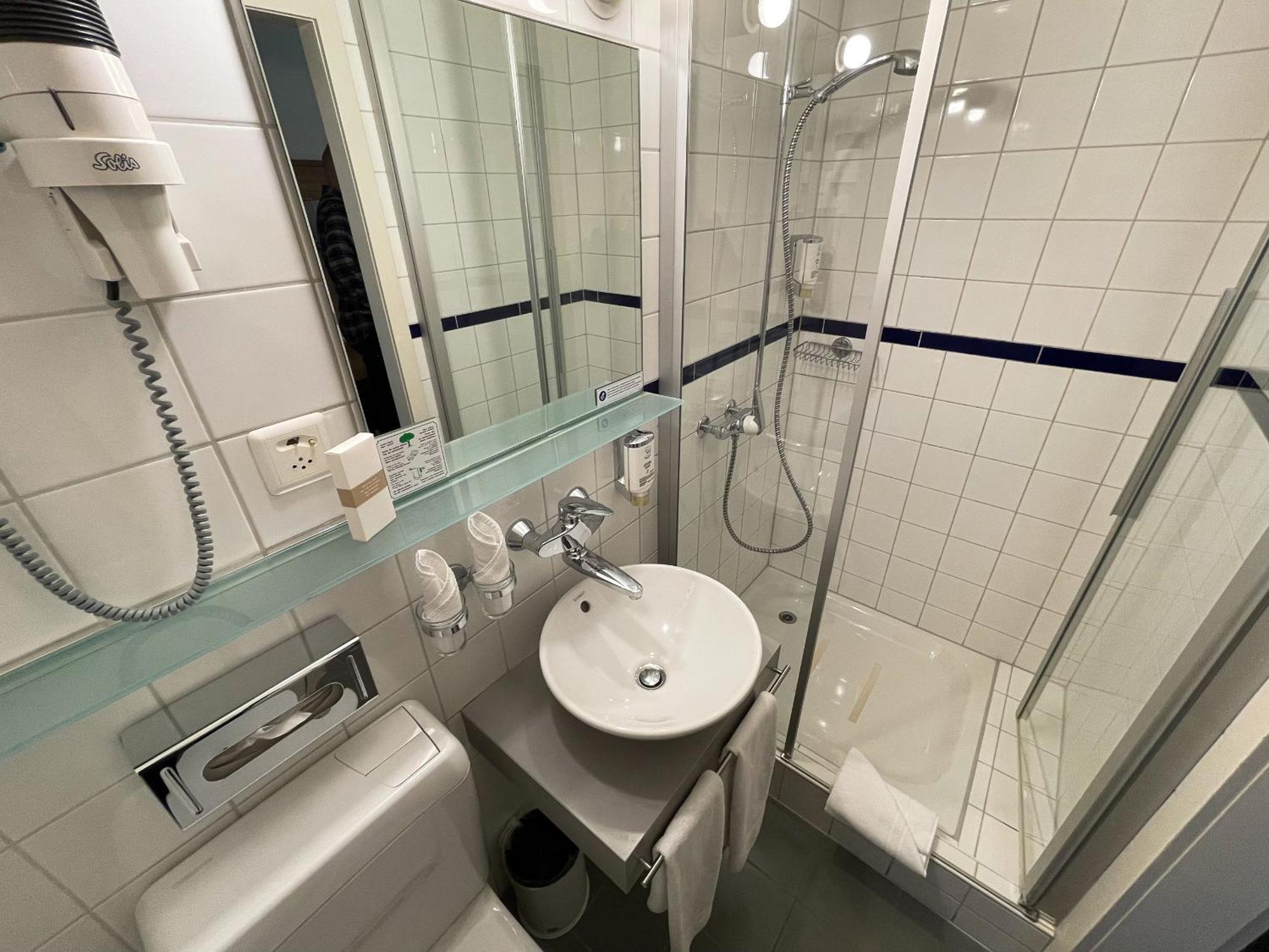 Hotel Kronenhof Schaffhausen Rum bild